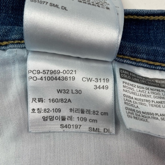 Levi’s Curvy Skinny Distressed Jeans Medium Wash Size 32 - Picture 7 of 11